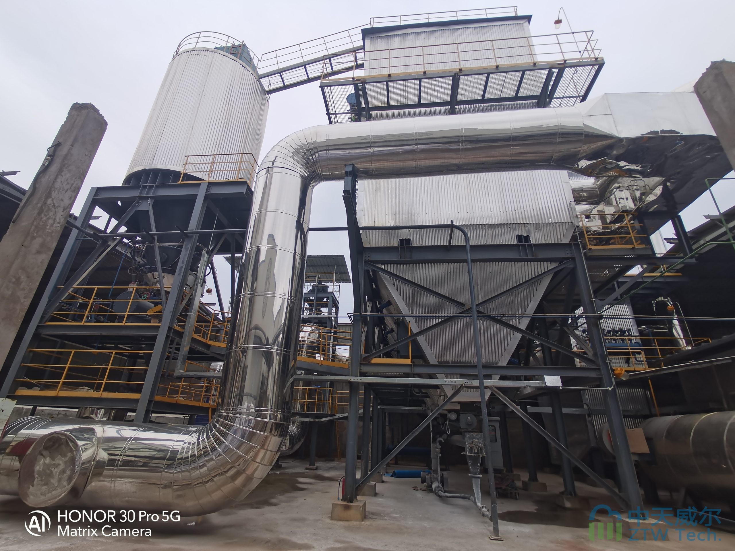 四川XX玻璃公司1、2、4線全氧玻璃熔窯煙氣凈化治理項目插圖1陶瓷催化濾管,陶瓷纖維濾管,玻璃窯爐,陶瓷一體化,塵硝一體化